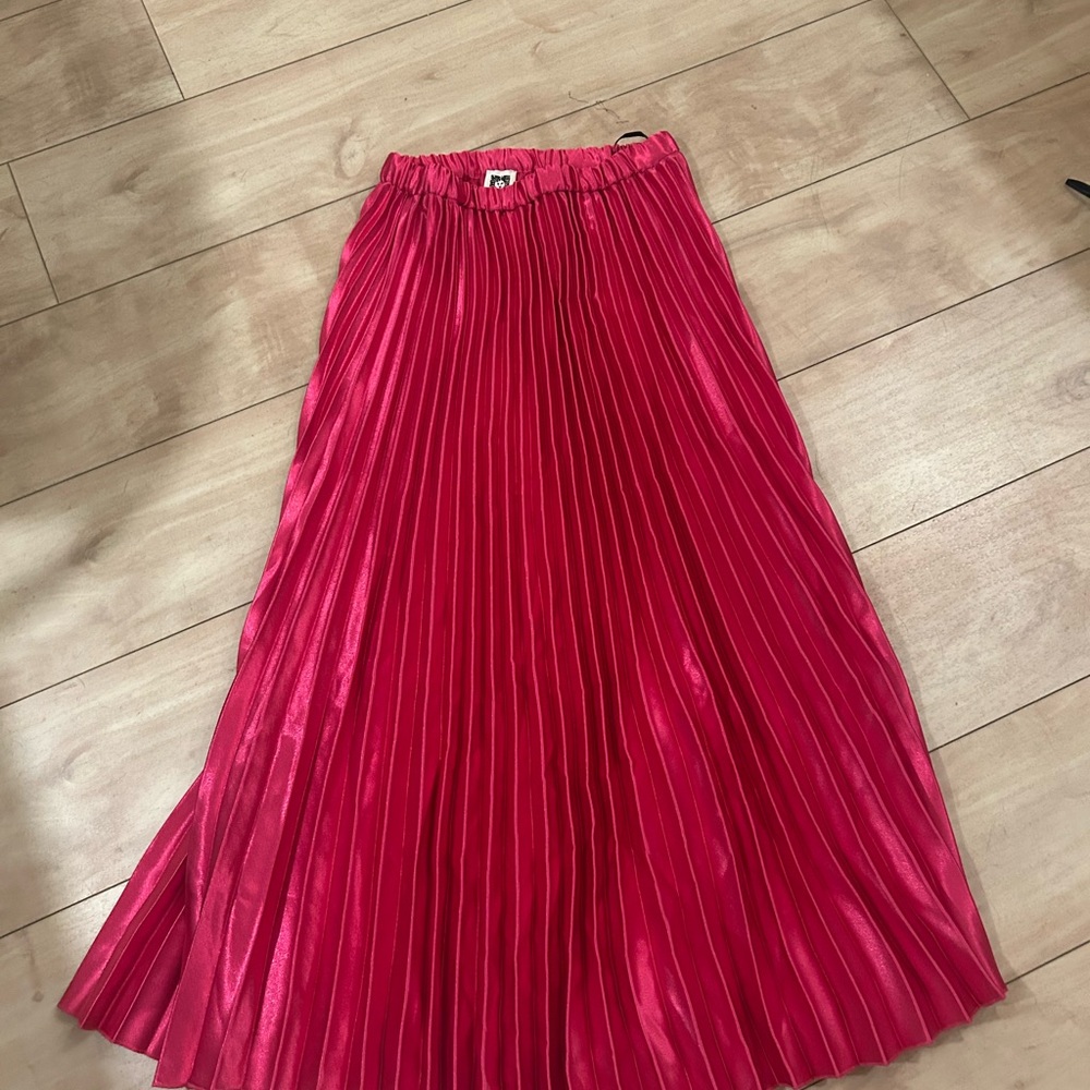 Elegant Pink Pleated Skirt